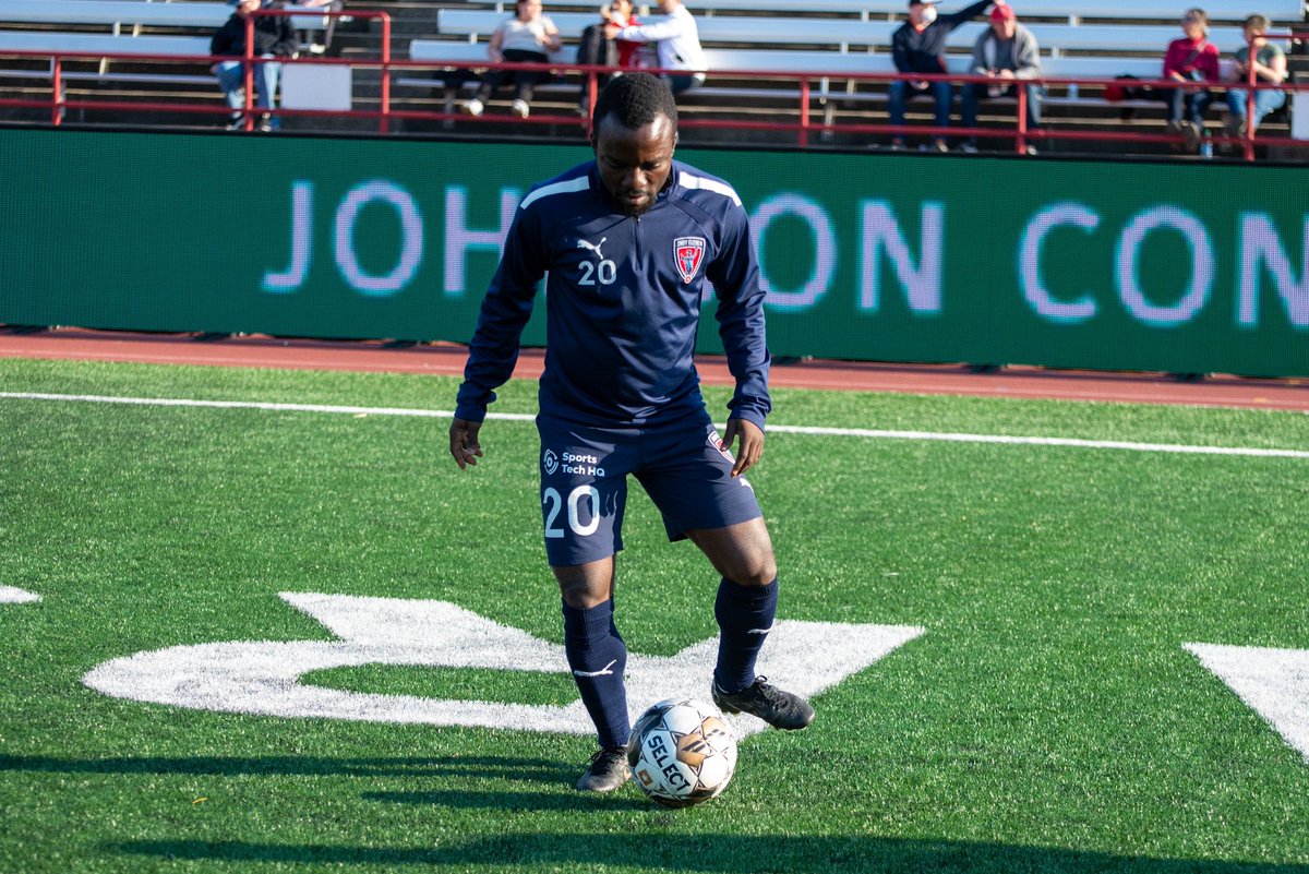 IndyElevenESP's tweet image. Calentar ☀️

#INDvOAK  Translated using #MicrosoftFlow