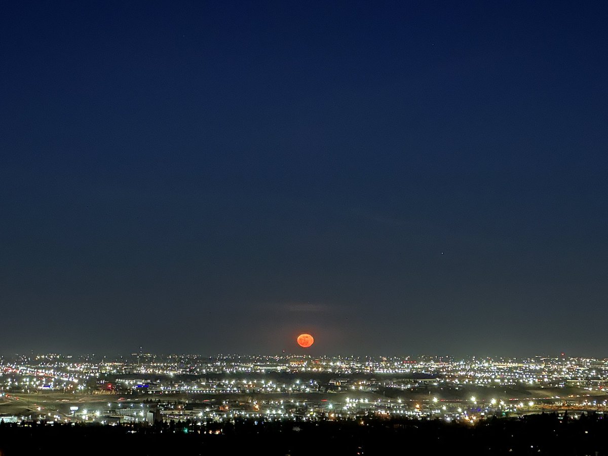 sidhukaran03's tweet photo. Throwback Thursday 🌕 #PinkMoon #fullmoon #SpringGoesPink #MNGT322V3A https://t.co/O61zz6Zmzp