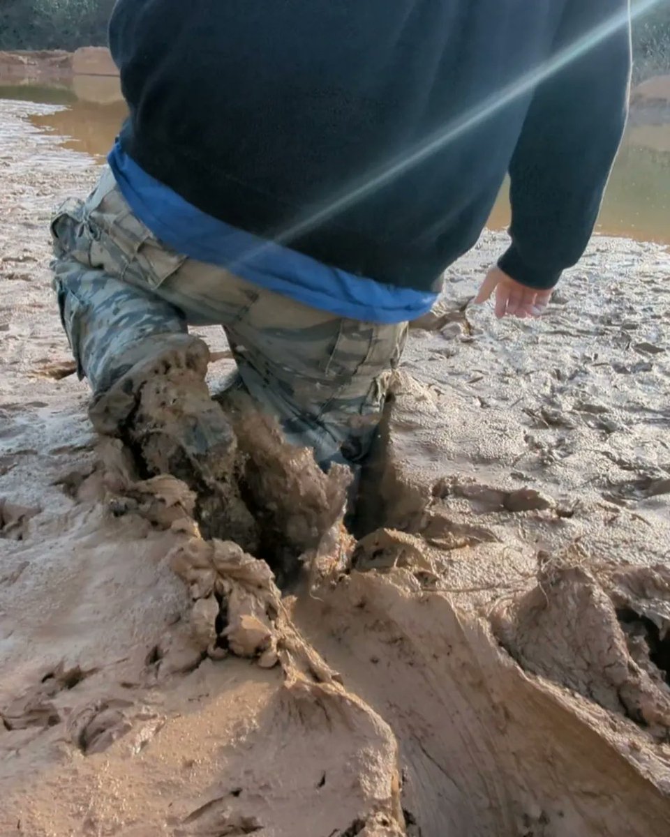 muddymatt81's tweet photo. First mud sinking of 2023 for me. Was a bit cold but felt great. https://t.co/wPgB80U9p1