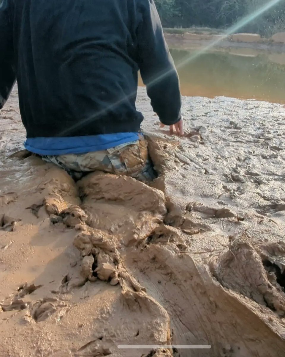 muddymatt81's tweet photo. First mud sinking of 2023 for me. Was a bit cold but felt great. https://t.co/wPgB80U9p1