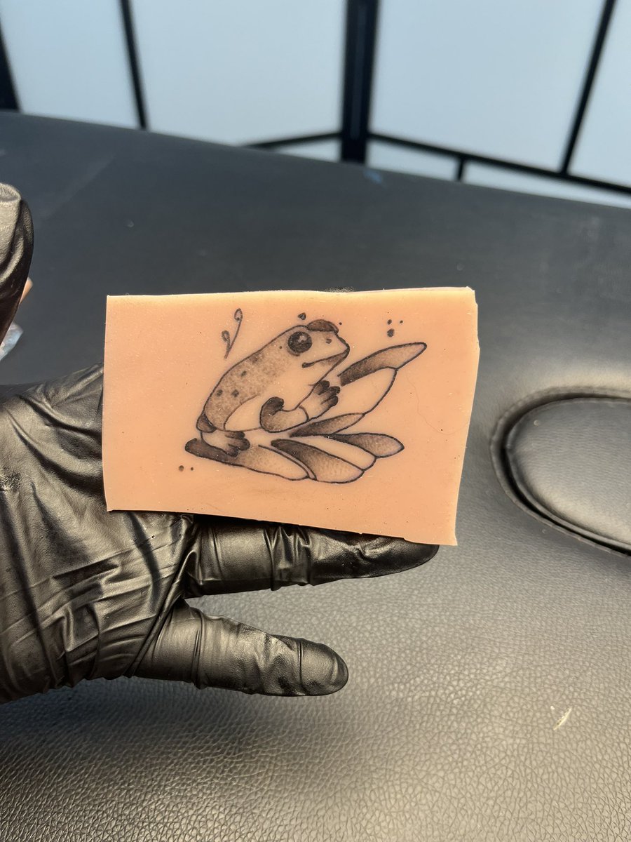 Darlingtontatto's tweet photo. ✨💖Fake Skin 💖✨

AHH the buns turnt out so cute! Im so happy so far with my progress!! And I absolutely love shading!! 💖💖

#fakeskintattoo #tattoo #tattooartist #tattooapprentice #apprentice https://t.co/cnfsvEqemp