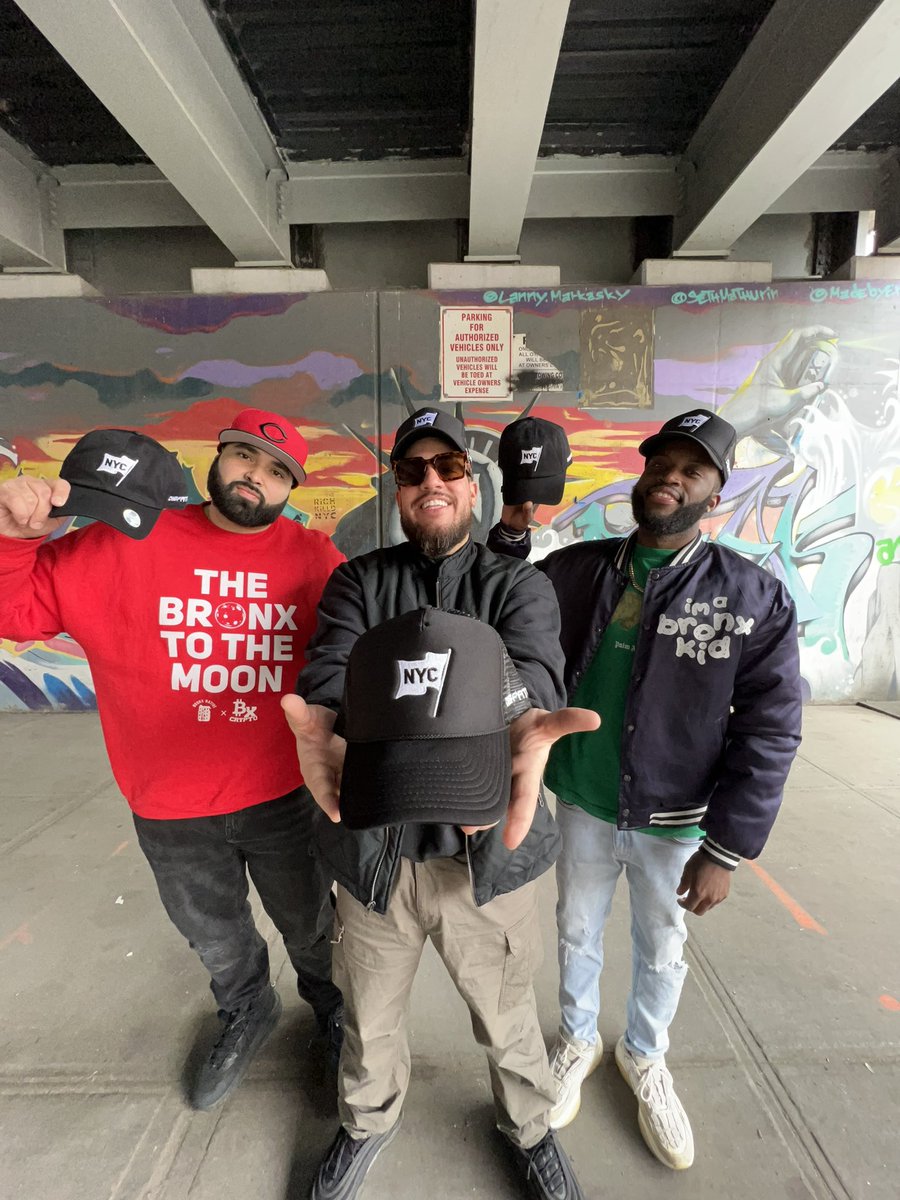 BronxcryptoInc's tweet photo. New collab @thebxnative @wllthomas NYC To The MOON!!!!! 💎 https://t.co/e4jwVmgL0T