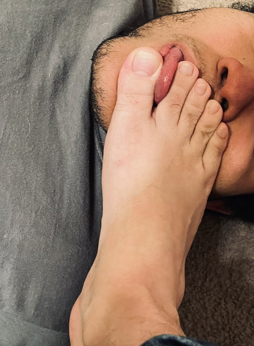 x_Pup_Raptor's tweet photo. Love getting my #feet worshipped by my #foot slave. 😈👅🦶🏻 https://t.co/pOu6BM0vJy