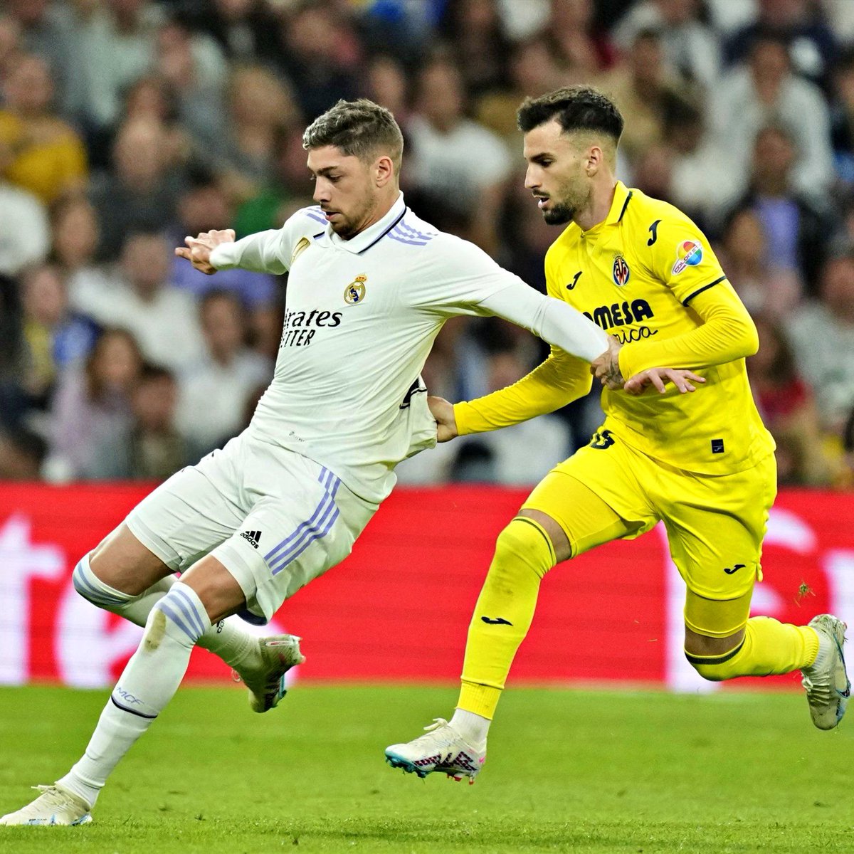 🚨 𝐁𝐑𝐄𝐀𝐊𝐈𝐍𝐆!

Setelah pertandingan antara Real Madrid vs Villarreal, Fede Valverde menunggu di area parkiran untuk Alex Baena dari Villarreal dan memukul wajahnya, dan setelah itu Valverde mengatakan "Sekarang beri tahu saya apa yang Anda katakan di lapangan tentang anak
