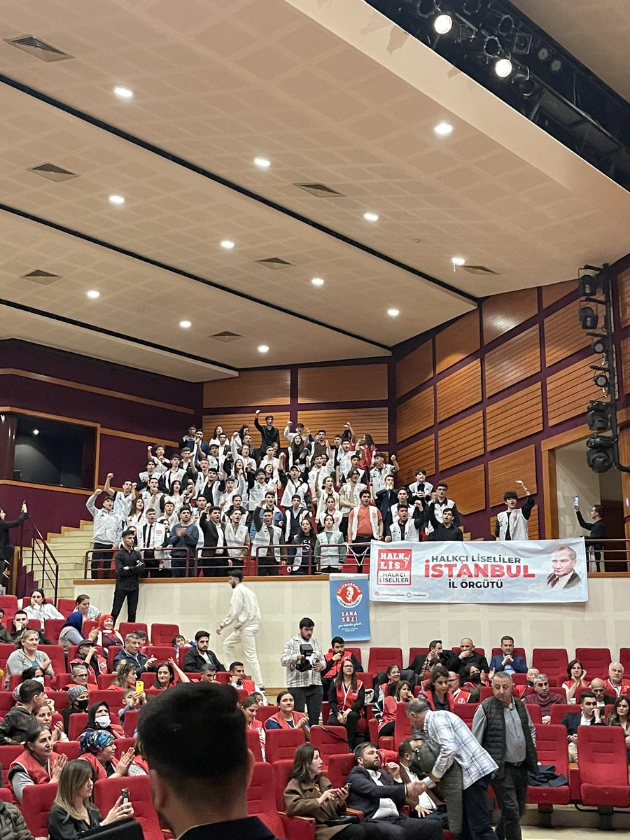 EczAzizcemguner's tweet photo. 📍İSTANBUL 

Kılıçdaroğlu Gönüllüleri ve Halkçı Liseliler İstanbul Koordinasyon toplantımızı Genel Başkanımız Sayın Kemal Kılıçdaroğlu’nun Özel Danışmanı Sayın Recep Cengiz öncülüğünde gerçekleştirdik .

İstanbul zafer bizimdir diyor, CUMHURBAŞKANI KEMAL KILIÇDAROĞLU diyor !

İktidar…