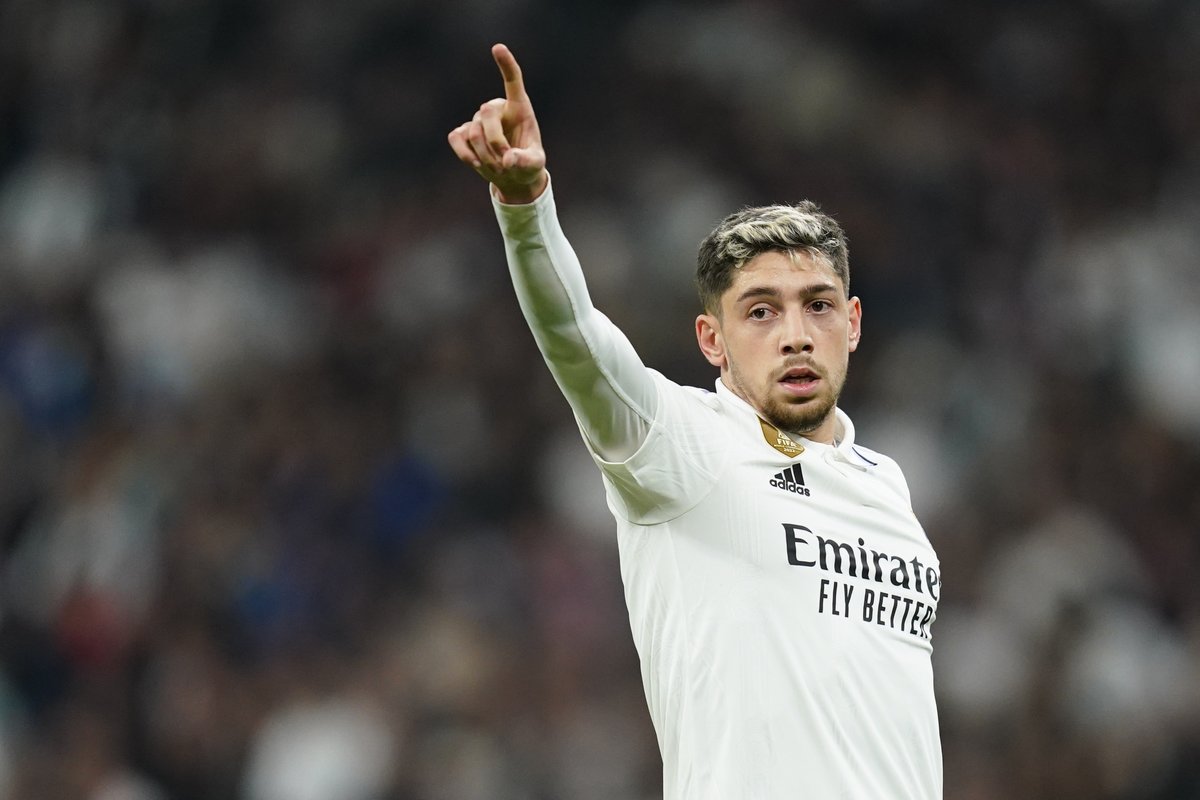 🚨 Valverde a frappé Álex Baena après le match !

L'uruguayen lui a dit : « Dit moi ce que tu m'a dit sur le terrain à propos de mon fils »

Le joueur de Villareal lui aurait dit pendant le match : « Pleure maintenant que ton fils ne va pas naître ».

(<a href="/marca/">MARCA</a>)