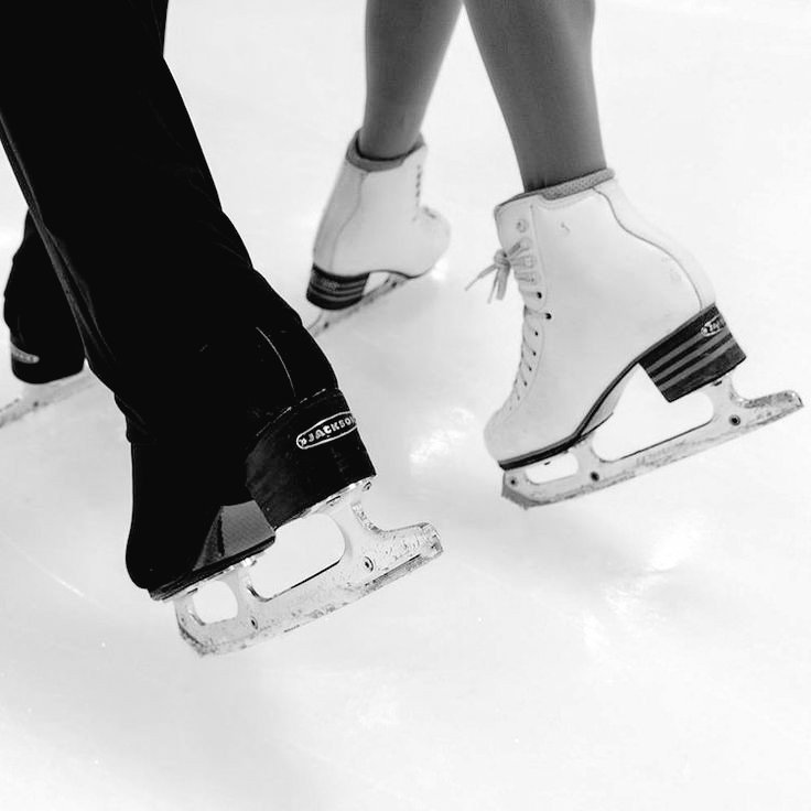 91walls_'s tweet photo. au larry 

donde H y L son amigos y pareja de patinaje desde la infancia.

o donde poco a poco se van dando cuenta lo enamorado que están del otro. https://t.co/7GGZ5KUEhY