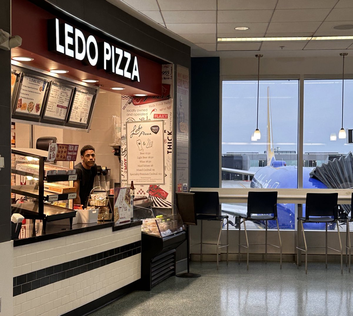 aliciaknight8's tweet photo. Violet did amazing on her first flight and now it’s time for @ChrisInSTL ‘s favorite DC pizza place #SWALife #Rescuekitten #LedoPizza https://t.co/GbRvR0E6DE
