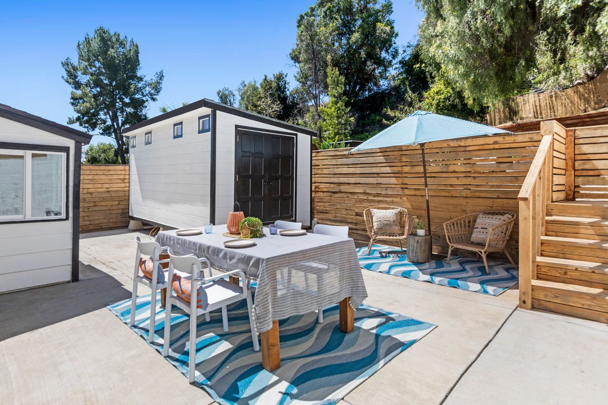 Visit our chic Highland Park bungalow open house this afternoon. Nestled near vibrant York Boulevard, this 1921 gem offers stylish updates and a generous outdoor space. #OpenHouse #HighlandPark #Bungalow tracydo.com/1075-milwaukee…