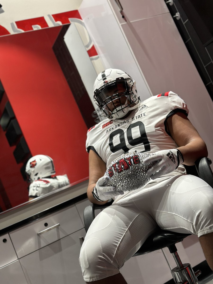 AlexMartin76_'s tweet photo. Had a Great time at Astate today!!#RedWolves @CoachButchJones @CoachReynolds81 @CoachDLett 
@AStateFB_Rec https://t.co/ThqRlCv4pQ