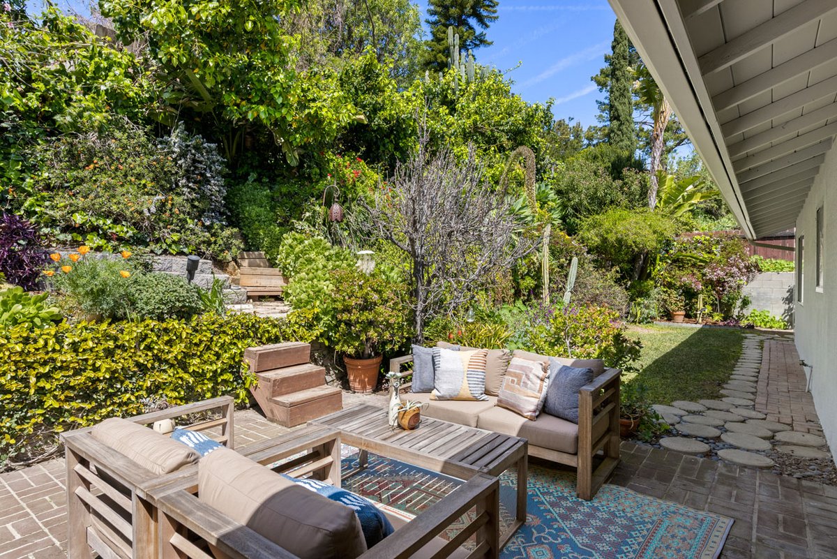 Discover Midcentury Ranch charm at our Glassell Park  open house today, 2-5 PM. Classic lines, a lush yard, and vintage vibes - nestled in a cul-de-sac. #OpenHouse #GlassellPark #MidcenturyRanch tracydo.com/2015-panamint-…