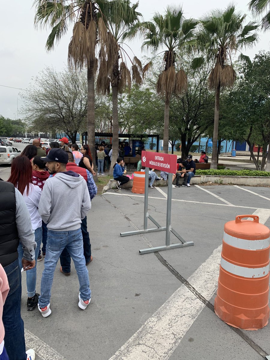 Lo único que no está padre (como siempre) las largas filas para pagar el estacionamiento y de dos cajeros sólo funciona uno ! 
Muy mal <a href="/parquefundidora/">Parque Fundidora</a> ! 
Acabo de recordar porque no me gusta venir !