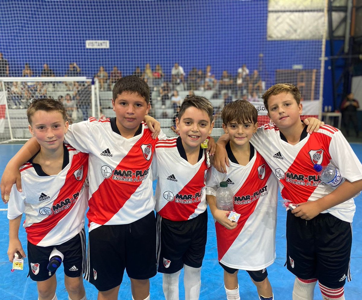 carpfutsal's tweet photo. 8va División

River Plate 7 - Camioneros 1

⚽:  Juan Poy Boto, Federico Méndez, Thiago Griffiths, Nicolás Rivera x2 y Dylan Paz x2. https://t.co/D39uK3ROoL
