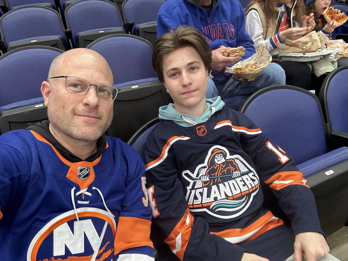 eadlman's tweet photo. #LGI #NYI #letsgoislanders https://t.co/loQW3qYt51