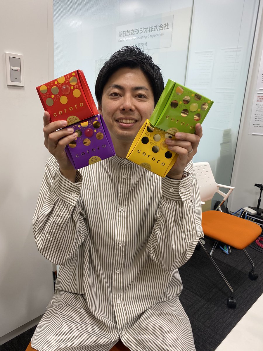 dokoraji1008's tweet image. プチッ！ジュワ〜！！なあの方…
スペシャルバージョンで登場！
#両手に花なこの方
#cororo
#UHA味覚糖 #阪急うめだ本店
#コラボcororo
#新感覚グミ #スペシャルフレーバー
#みなさま要チェケラ
#今週もどこラジ聴いてね
#コットン西村真二