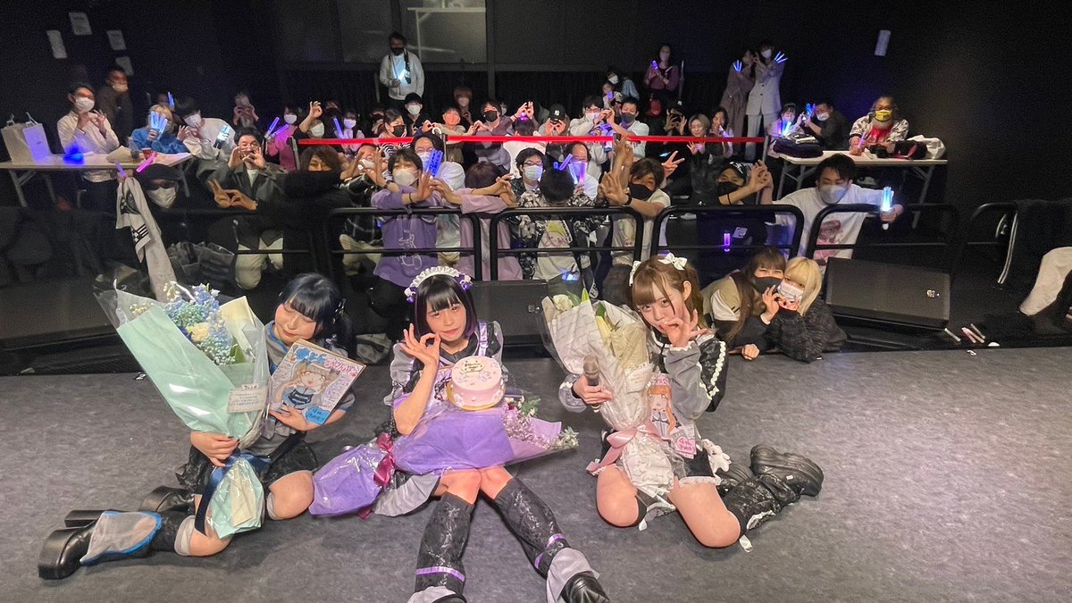 DC8A_info's tweet photo. 💜💙🤍夢アンの輪🤍💙💜

2023.4.8五反田G6
夢色彩∞アンフィニー4thAnniversary
無限の世界へにご来場頂き誠にありがとうございました！

最高の1日でした！
4年間応援して下さり出会ってくれたファンの皆様ほんとにありがとうありがとうございました🙇‍♀️💕 https://t.co/Ez2ZI7Febl