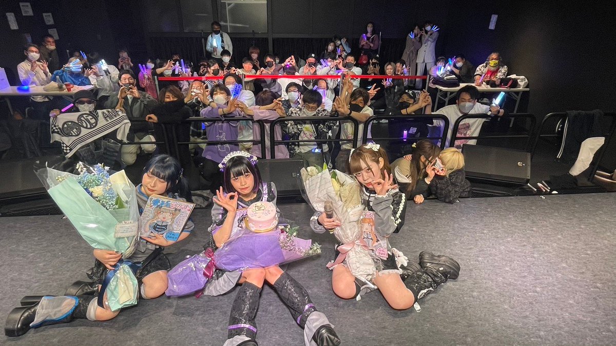 DC8A_info's tweet photo. 💜💙🤍夢アンの輪🤍💙💜

2023.4.8五反田G6
夢色彩∞アンフィニー4thAnniversary
無限の世界へにご来場頂き誠にありがとうございました！

最高の1日でした！
4年間応援して下さり出会ってくれたファンの皆様ほんとにありがとうありがとうございました🙇‍♀️💕 https://t.co/Ez2ZI7Febl