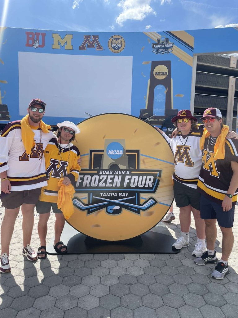 bmeier40's tweet image. #MFrozenFour SKI-U-MAH