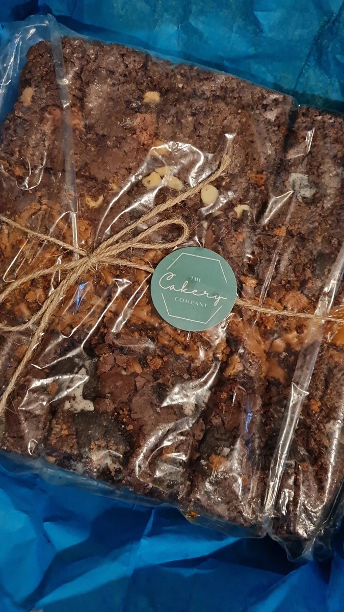 NtotheHizzo's tweet photo. Still no idea who this is from but thank you, this has really brightened my day. May Allah reward you for your kindness and generosity ❤️🤲 just tried a bit and these are delicious! JZK💚 https://t.co/1B6Ks6T4v1