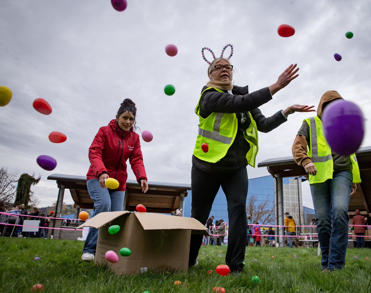 Ben Lonergan (@lonerganphoto) on Twitter photo Volunteers spread Easter Eggs at the annual <a href="/Willamalane/">Willamalane</a> “Megga” Easter egg hunt at Lively Park in Springfield Saturday morning.
For more photos visit bit.ly/3KLEBIk. Volunteers spread Easter Eggs at the annual <a href="/Willamalane/">Willamalane</a> “Megga” Easter egg hunt at Lively Park in Springfield Saturday morning.
For more photos visit bit.ly/3KLEBIk.