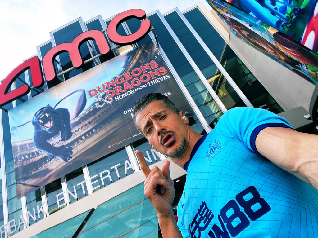 ErickWeber's tweet image. Now detonating #HowToBlowUpAPipeline at the #AMC 16!!!

The universe’s #1 #AMCTheatres!!!