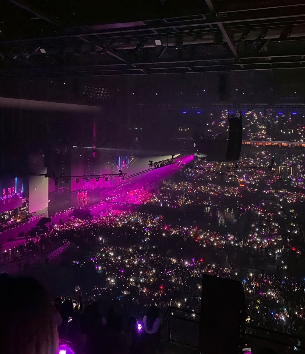 staysoulmate's tweet photo. Avec tous les lightsticks c'était magnifique https://t.co/4Qt6hUpBe1