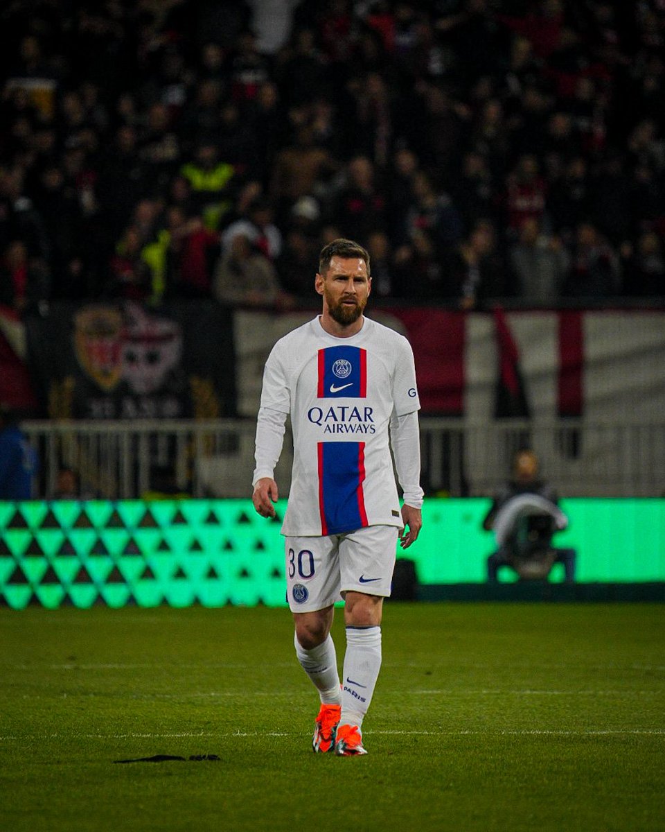 OTRO RÉCORD MÁS 🎯

EL MÁXIMO GOLEADOR HISTÓRICO A NIVEL CLUBES EN EUROPA.

Superó a CR7 con 103 partidos menos. ⚽