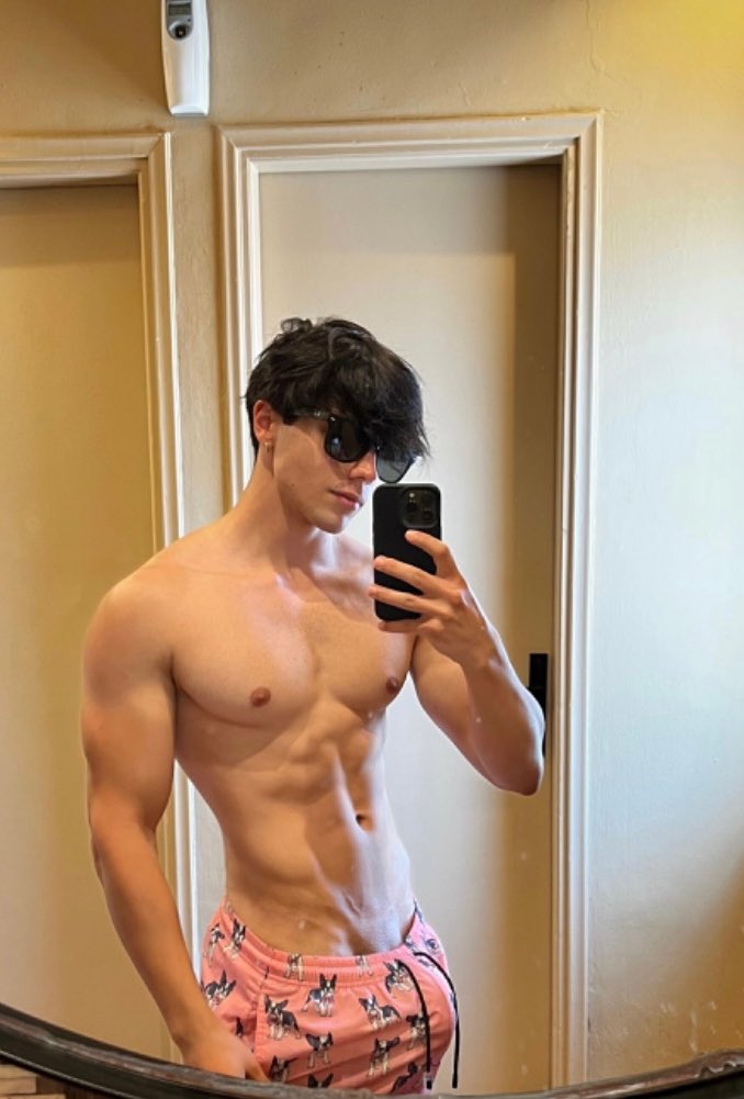 just about porn on Twitter: "RT @GerogeDudli: My 😈 page is better👇🏼👀 #