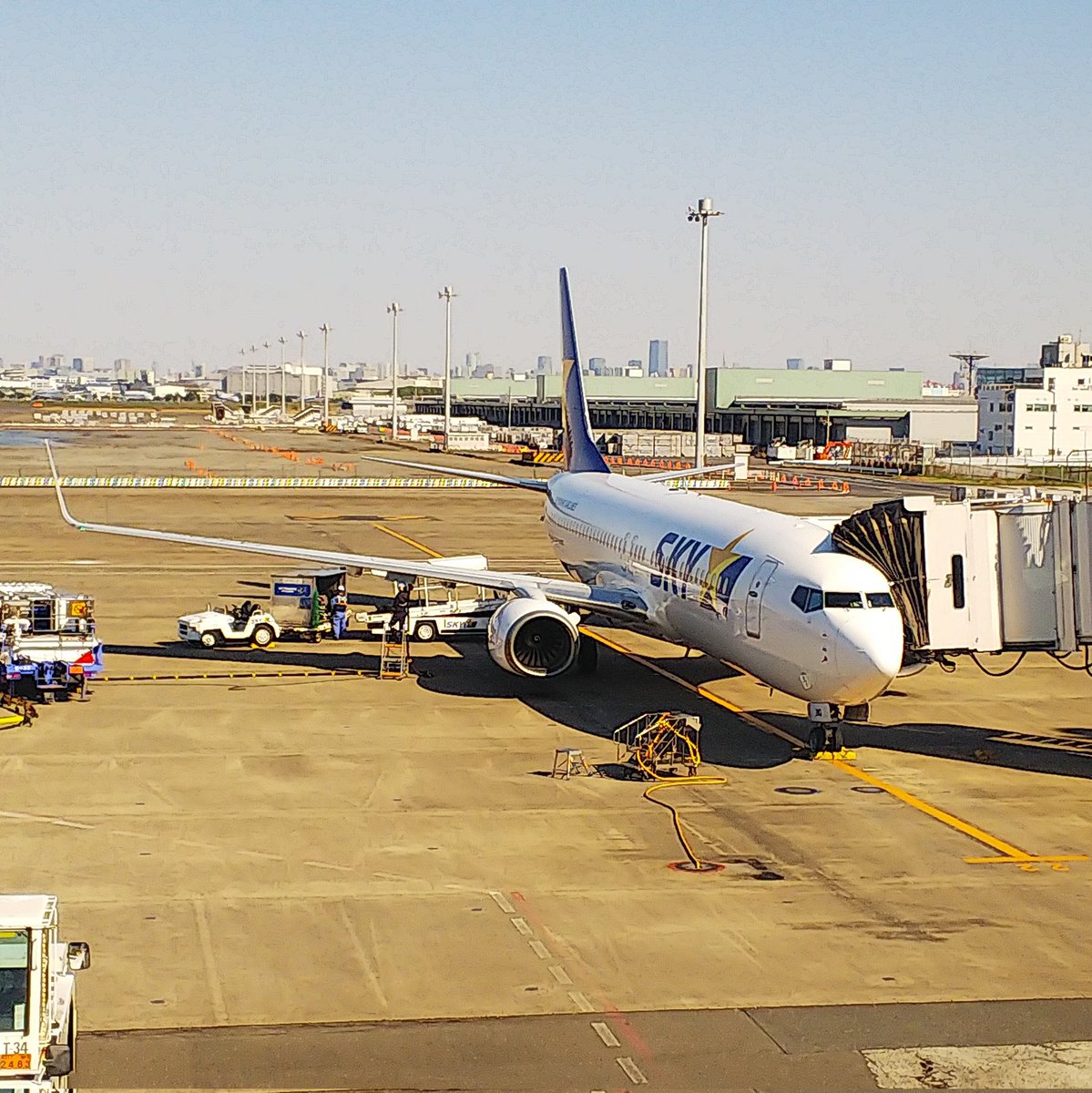 機材繰りの関係で少々遅れながらもこれから札幌へ向かいます。

BC/SKY705
Boring737-800:JA73NQ
#スカイマーク
#skymark
#羽田空港