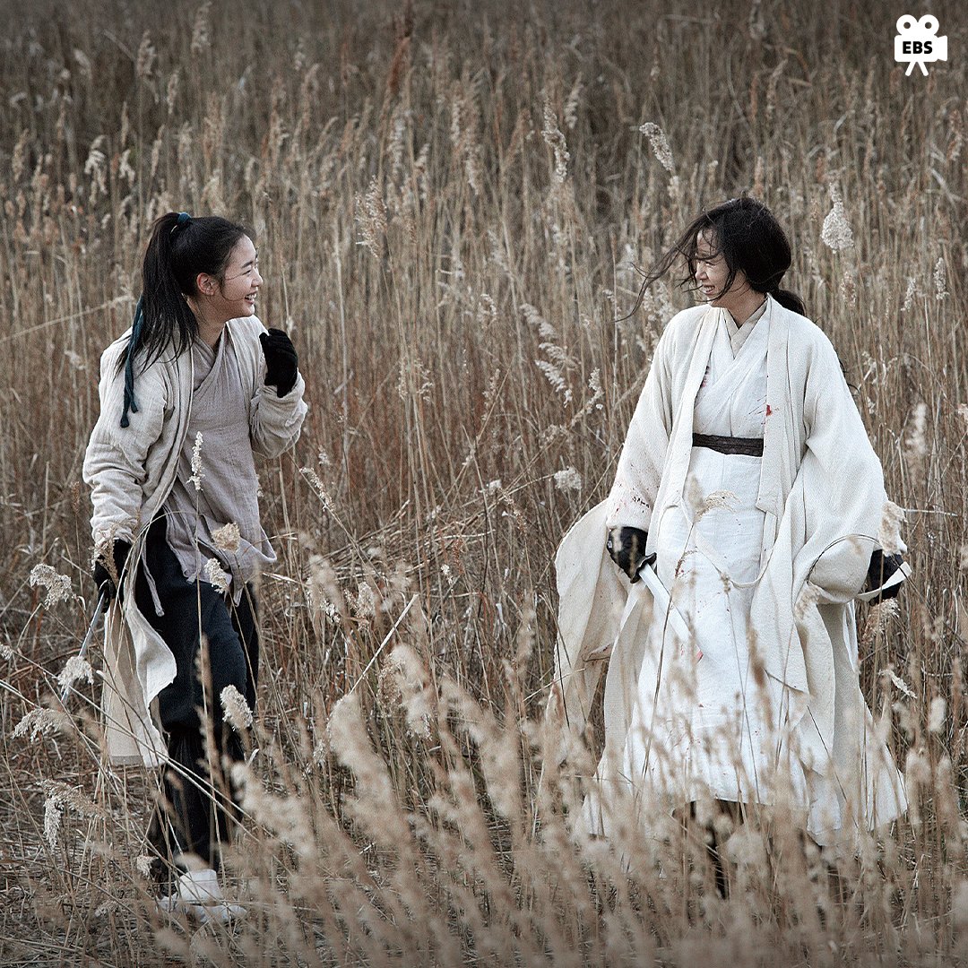 [#EBS영화_4월2주차]  
칼이 지배하던 시대, 고려 말 왕을 꿈꿨던 한 남자의 배신 
그리고 18년 후 그를 향한 복수! '협녀, 칼의 기억'

그 이야기가 궁금하다면?  
오늘 밤 EBS1 한국영화특선 23:00에 만나요.
#EBS #EBS영화 #한국영화특선 #협녀칼의기억