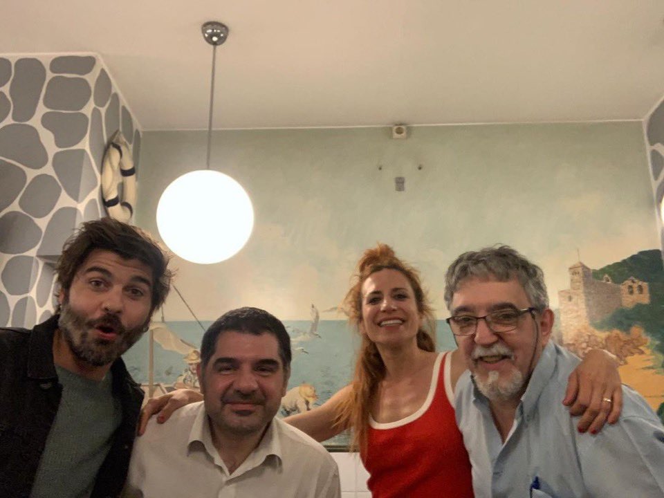JordiCFansClub's tweet photo. Repost from @jordicol_l 
•
Familia que te alimenta!
#elpescaditofrito #freiduria
#JordiColl https://t.co/cZkvo7jimT