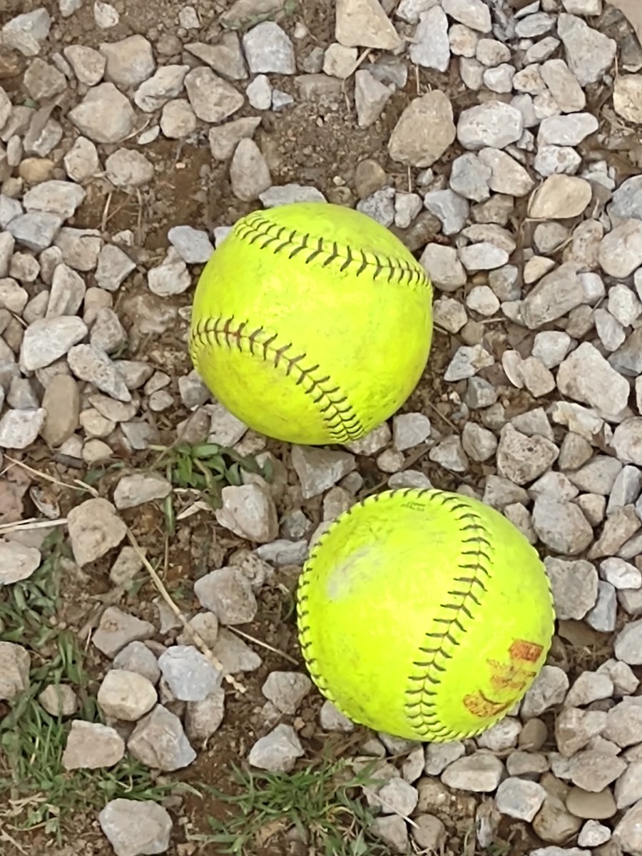 EvelynLynn2024's tweet image. Rough day on the field today. Double header loss...we have lots to work on Monday! Even though I had two home runs still work to do. #shewswingslugger