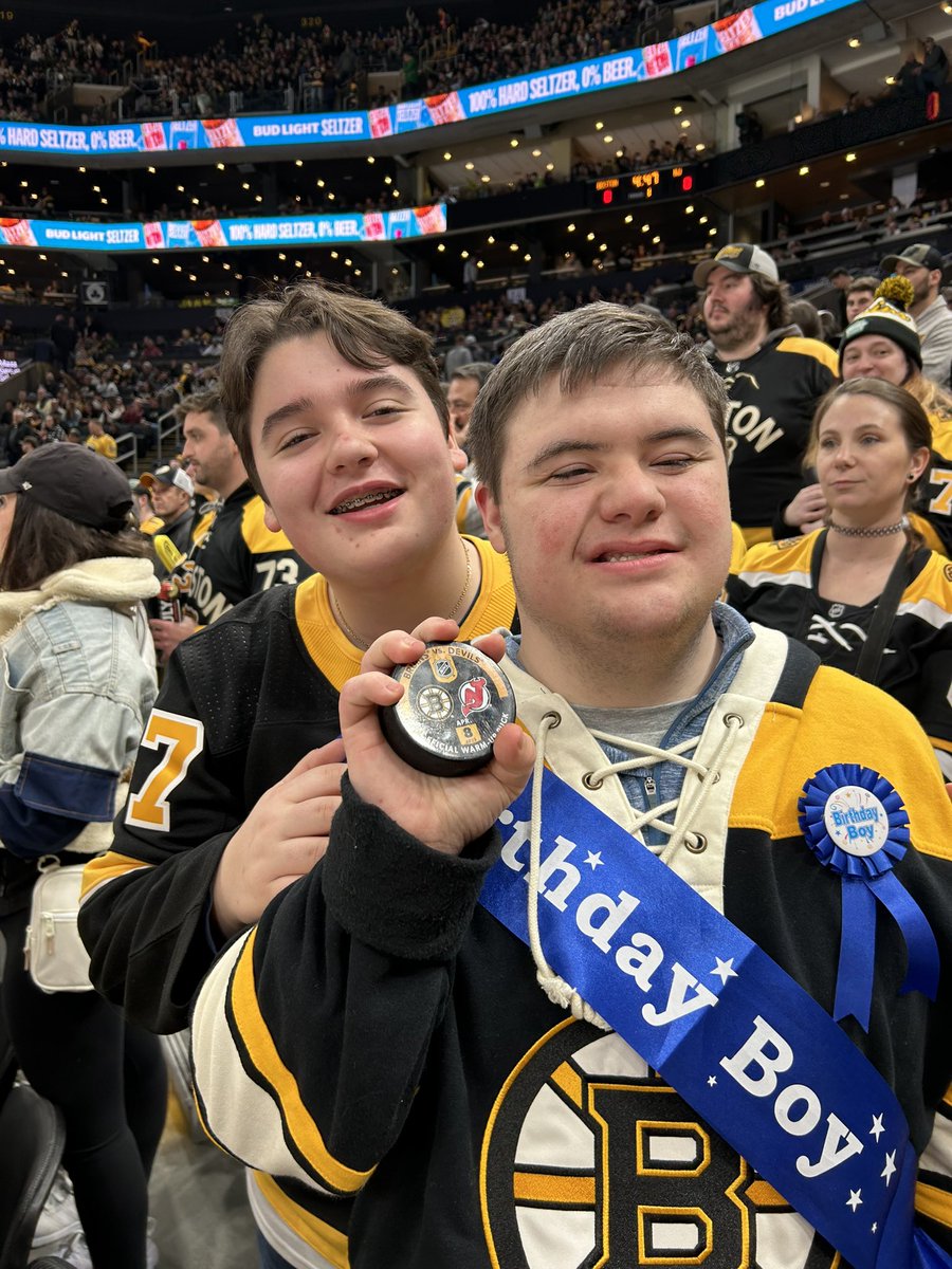 Nikolas17852614's tweet photo. #NHLBruins 
Birthday Boy!!! https://t.co/HBJl2RkQgC