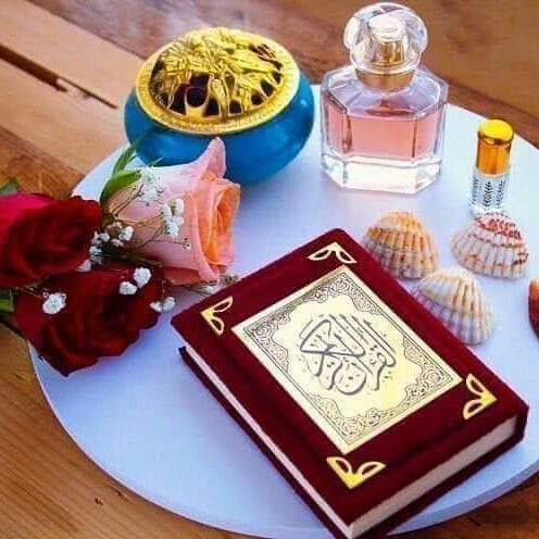 السلام علیکم ورحمةﷲ وبرکاته

رسول الله ♥ﷺ♥ فرمایي: 
د هر شي لپاره شرافت او افتخار وي، 
زما د اُمت لپاره افتخار قرآنکریم دی.😍❤️
🌙رمضان_المبارك