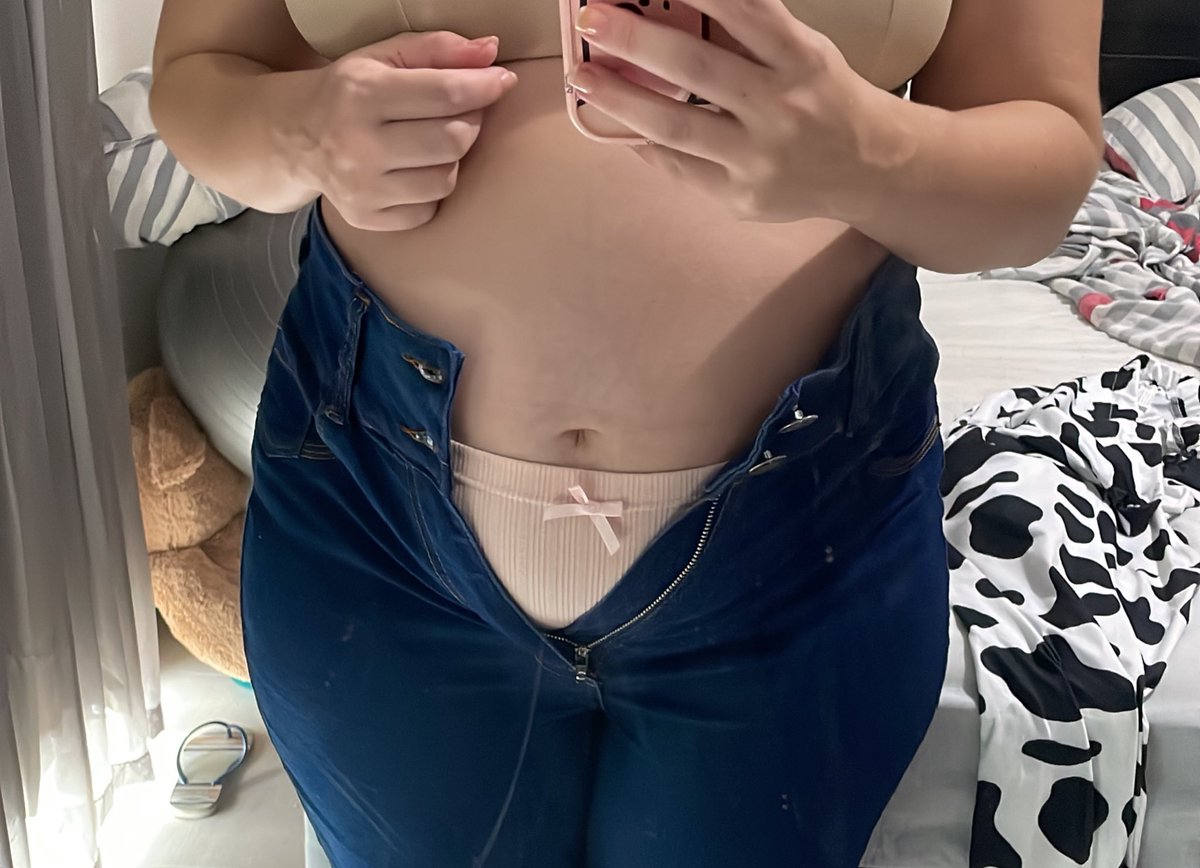 talisobrinho's tweet photo. Pés inchados - temos
Barrigão que não cabe na calça- temos
Gravidez está ok https://t.co/2yNDIiW3xy