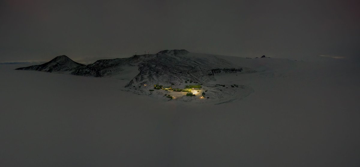 Anthony Powell 🇳🇿 (@antzkiwi) on Twitter photo Scott Base Antarctica in the late April twilight about a month after the new sea ice has formed in front of the base following a full break-out to open water.
<a href="/AntarcticaNZ/">AntarcticaNewZealand</a> Scott Base Antarctica in the late April twilight about a month after the new sea ice has formed in front of the base following a full break-out to open water.
<a href="/AntarcticaNZ/">AntarcticaNewZealand</a>