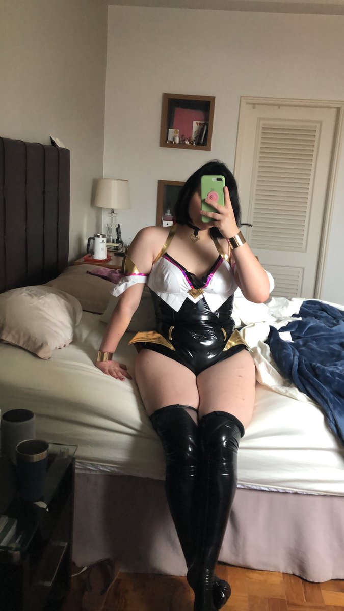 Ahriolii's tweet photo. Roupa da Ahri K/DA chegou https://t.co/tnOYyUNJR1