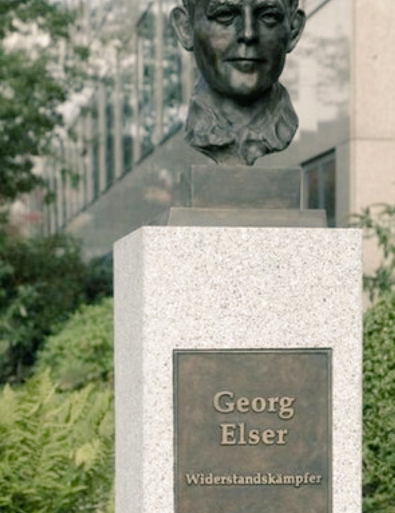 Letnapark's tweet photo. Ich hab den Krieg verhindern wollen!

Georg #Elser verübt am 8.11.1939 ein  Attentat auf Hitler &amp; die NSDAP-Führung im Münchner #Bürgerbräukeller. 8 Menschen werden getötet. Hitler verlässt das Lokal 13 Minuten früher als geplant.... 
[#Haasis @EditionNautilus ] https://t.co/rA5UXxGSX2