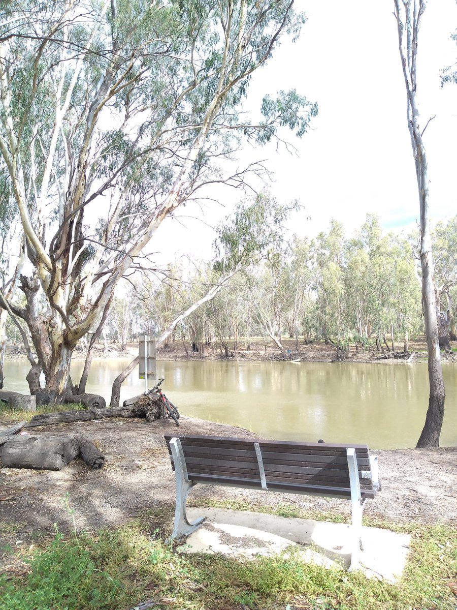 Stephen_Purvis's tweet photo. Standing in Victoria looking south across the Murray to New South Wales. Where am I? https://t.co/KSpzgFpiLm