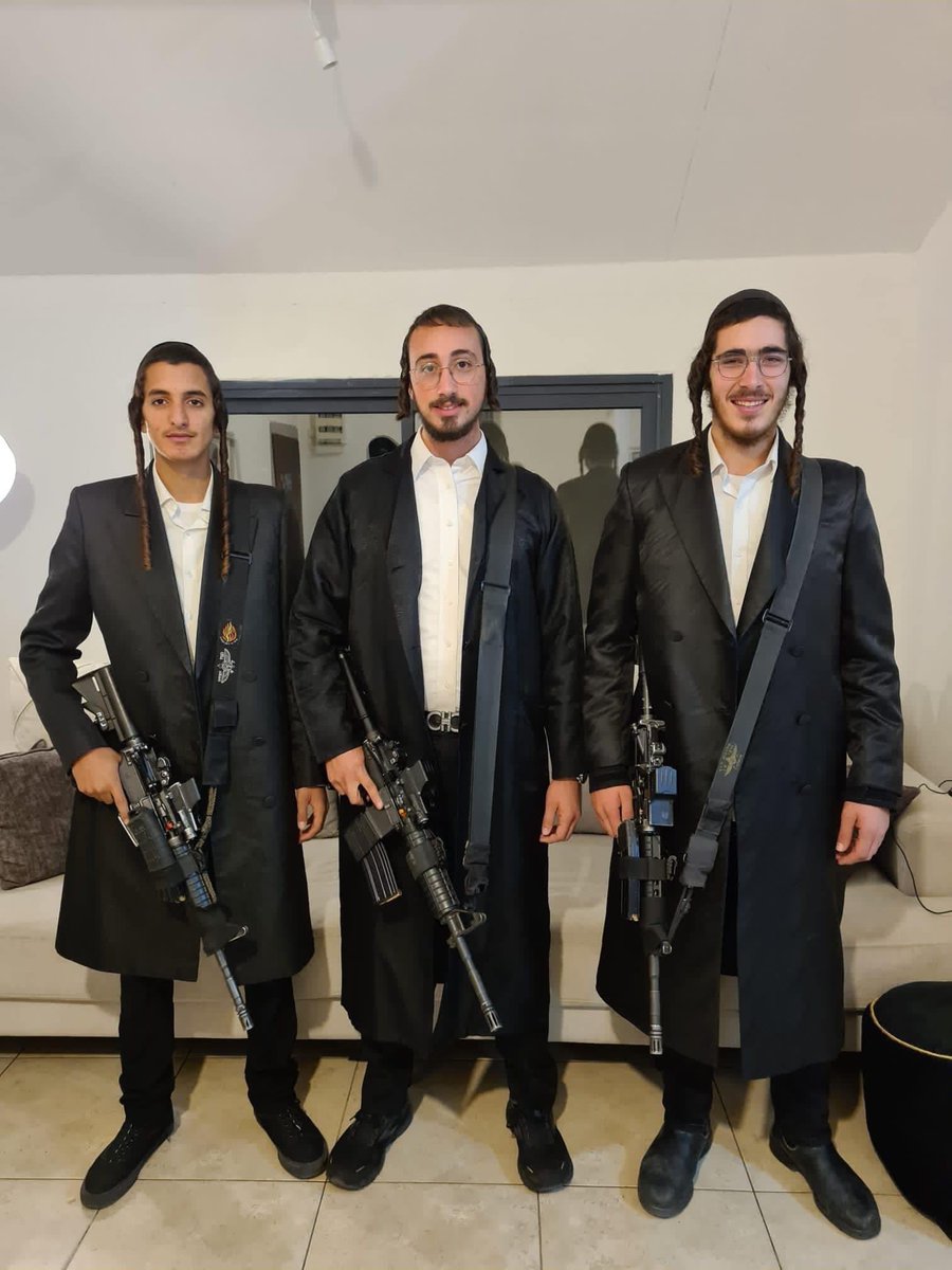 abierkhatib's tweet photo. yall be thrilled to know i've been repeatedly called a “terrorist“ for my online presence as a Palestinian while those fully armed settlers are the “peaceful citizens” 

wallahi a broken world 

#Israel 

Photo source: FB/Eric Lamy https://t.co/V6RwggEljf