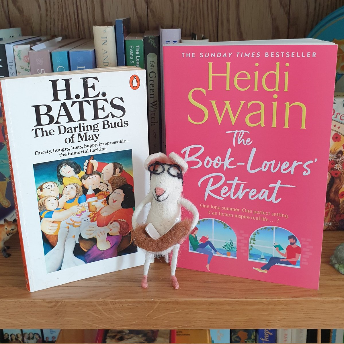 Heidi_Swain's tweet photo. #TheBookLoversRetreat #publicationday countdown takes me to Kent today. I would love to spend #summer with the Larkins, enjoying the tastes of the season, especially Ma's big breakfasts and all those strawberries! Are you a fan of #thedarlingbudsofmay?

🍓📖❤📖🍓📖❤📖🍓 https://t.co/ti4qIX7Qdk