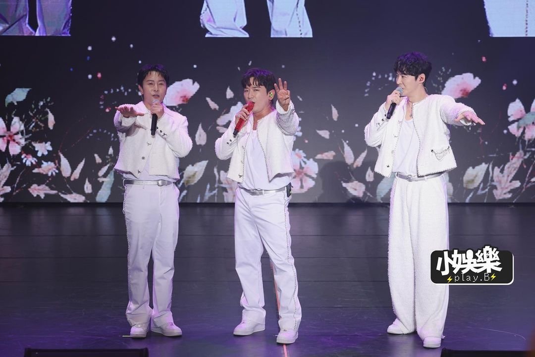 instagram.com/p/CqzWbiCLTFF/…

#신화WDJ #이민우 #김동완 #전진