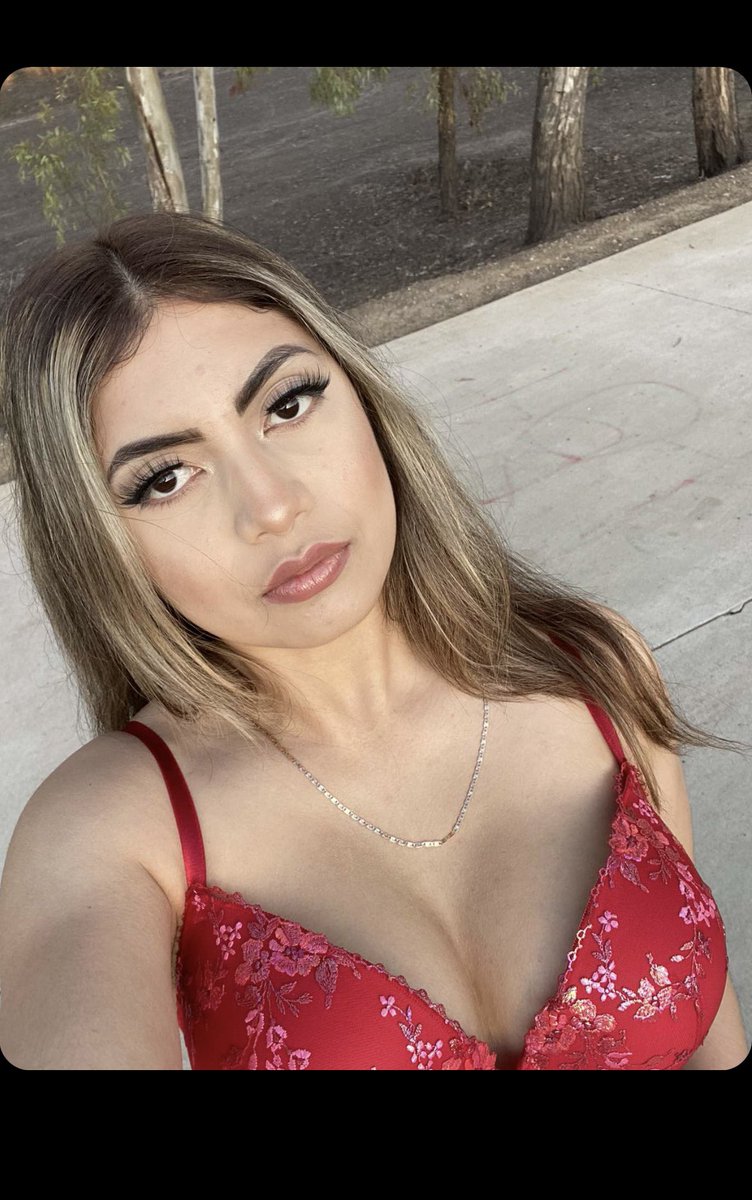 Swear they’re two different pics…