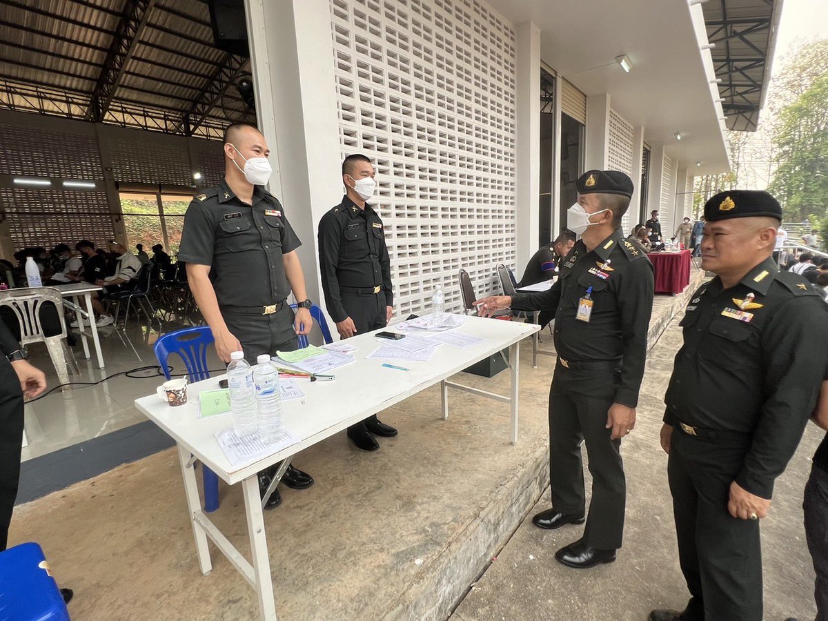 military37's tweet photo. มทบ.37 ตรวจเยี่ยมการตรวจเลือกทหารกองเกินเข้ารับราชการเป็นทหารกองประจำการ ประจำปี 2566 ณ หอประชุมอำเภอแม่ฟ้าหลวง อ.แม่ฟ้าหลวง จว.ช.ร. https://t.co/w2tDFMebGN