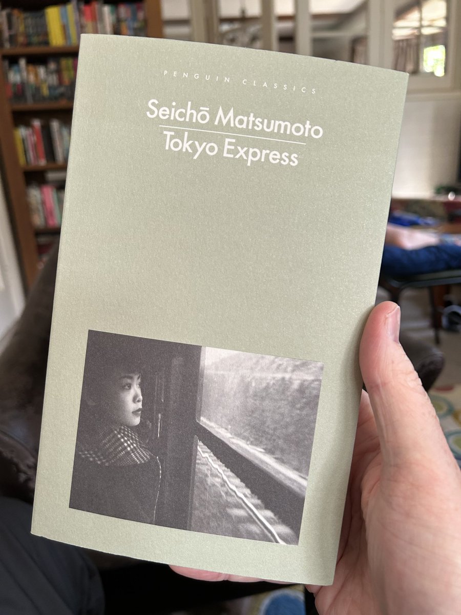 Crime fiction masterclass in Matsumoto’s Tokyo Express (1958), where little incongruities - a dining-car receipt , a 4-minute window between trains - blossom into clues & then keys to unlock the mystery. Beautifully constructed novel in v readable new translation by @jpkirkwood…