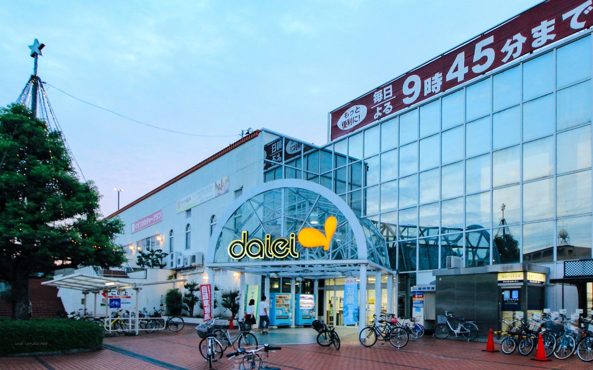 last_landscape's tweet photo. 私もダイエー写真集に便乗して…。1983年にダイエーのフランチャイズ店として開業。91年に直営化。フードコートでは愛知県で最後のドムドムハンバーガーがイオンに転換される2016年まで営業を続けていた。  

<No.135>ダイエーメイトピア店（名古屋市名東区・1983.9-2016.2）※現：イオンメイトピア店 https://t.co/z9ptbMr10y