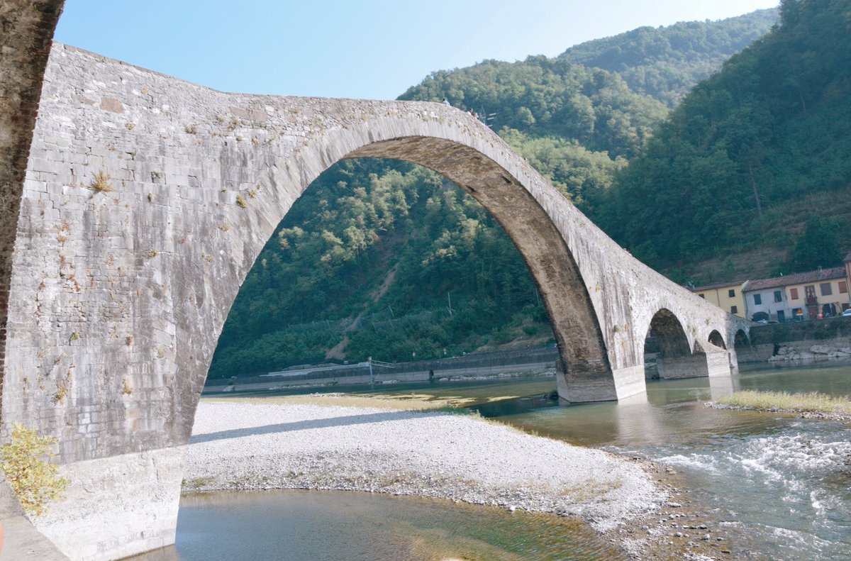 Questa mattina ti portiamo a scoprire la leggenda del Ponte del Diavolo, a Borgo a Mozzano (Lucca) instagram.com/p/Cqza2b8oEtP/…