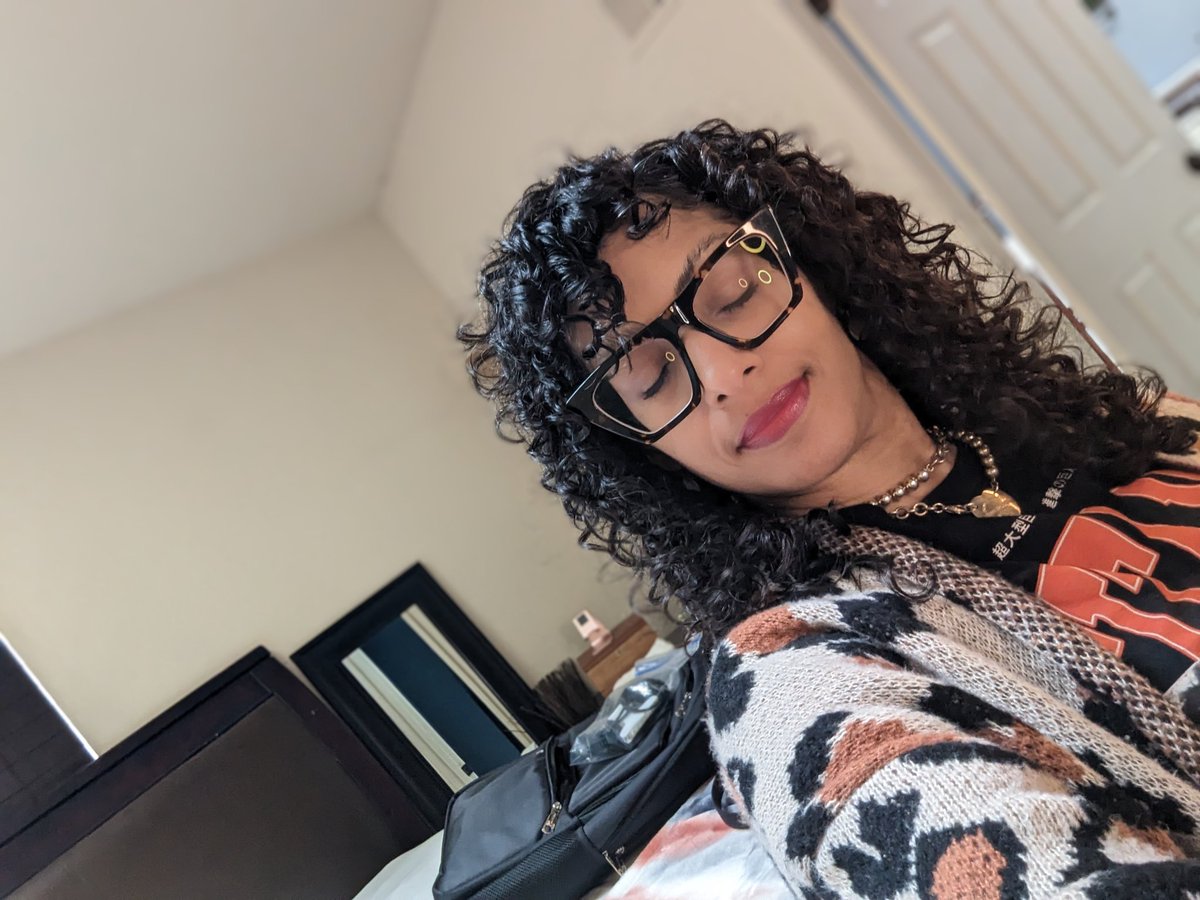 TheeJaceNicole's tweet photo. Preparing to shoot pod earlier today....
Don't mind my crooked lips. 
I was smirking, so it looks like I had a bad collagen injection. 😂🤣😂🤣😂 https://t.co/a9kmdn8vZT
