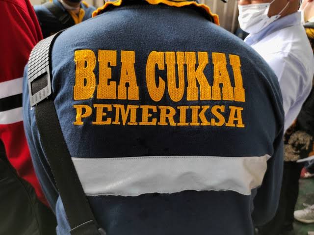 PartaiSocmed's tweet photo. BEA CUKAI DAN KONTROVERSINYA 

*sebuah thread* https://t.co/l310ZCelja