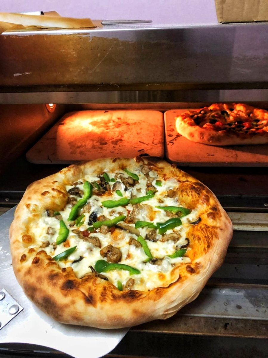 Latif_Halim's tweet photo. Ingin bebuka di Rumah Pizza . Ws segera dan follow Instagram kami. 
@OhMyManjung @PerakFood
@WeArePerakians @viralperak
https://t.co/rNIbNdX34A
https://t.co/RHOQY5N9JZ https://t.co/4mPTb4leOB